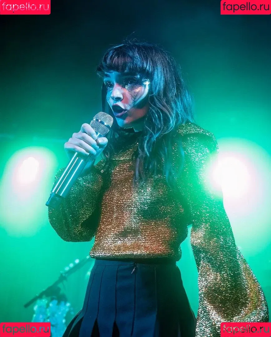 Lauren Mayberry Onlyfans Photo Gallery 