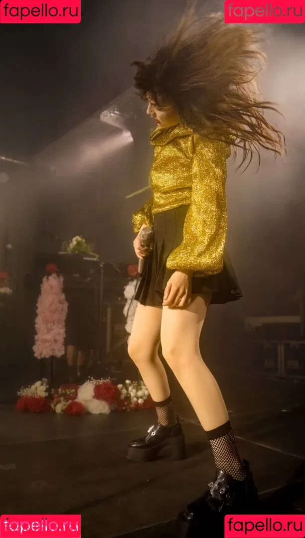 Lauren Mayberry Onlyfans Photo Gallery 