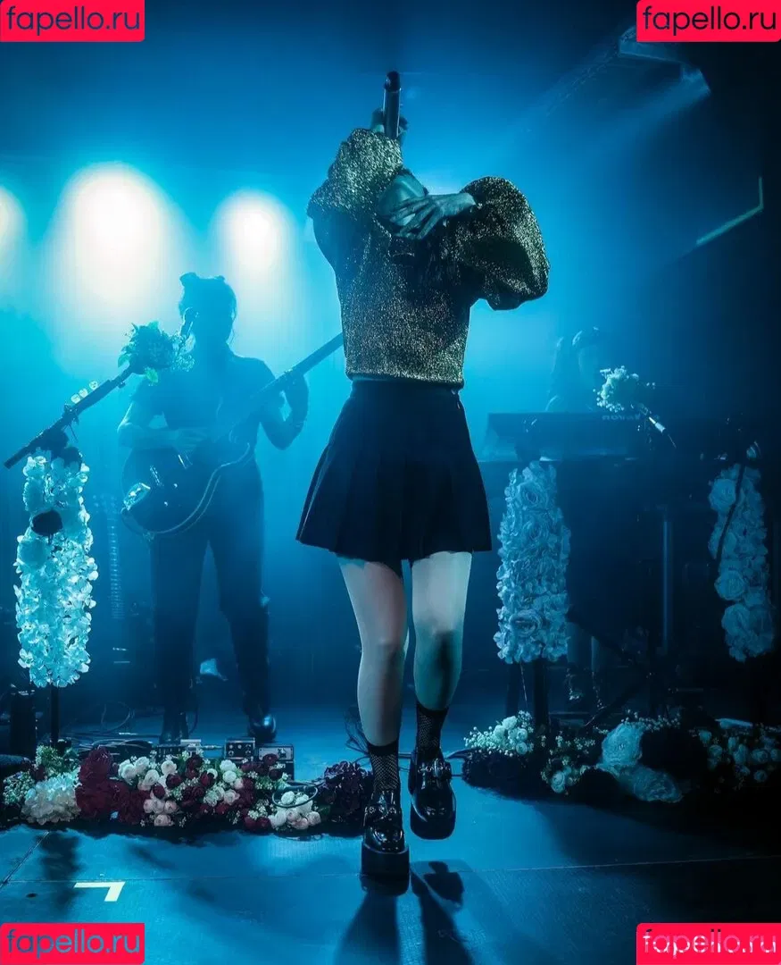 Lauren Mayberry Onlyfans Photo Gallery 