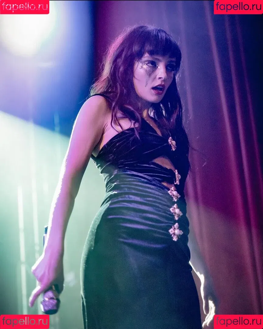 Lauren Mayberry Onlyfans Photo Gallery 
