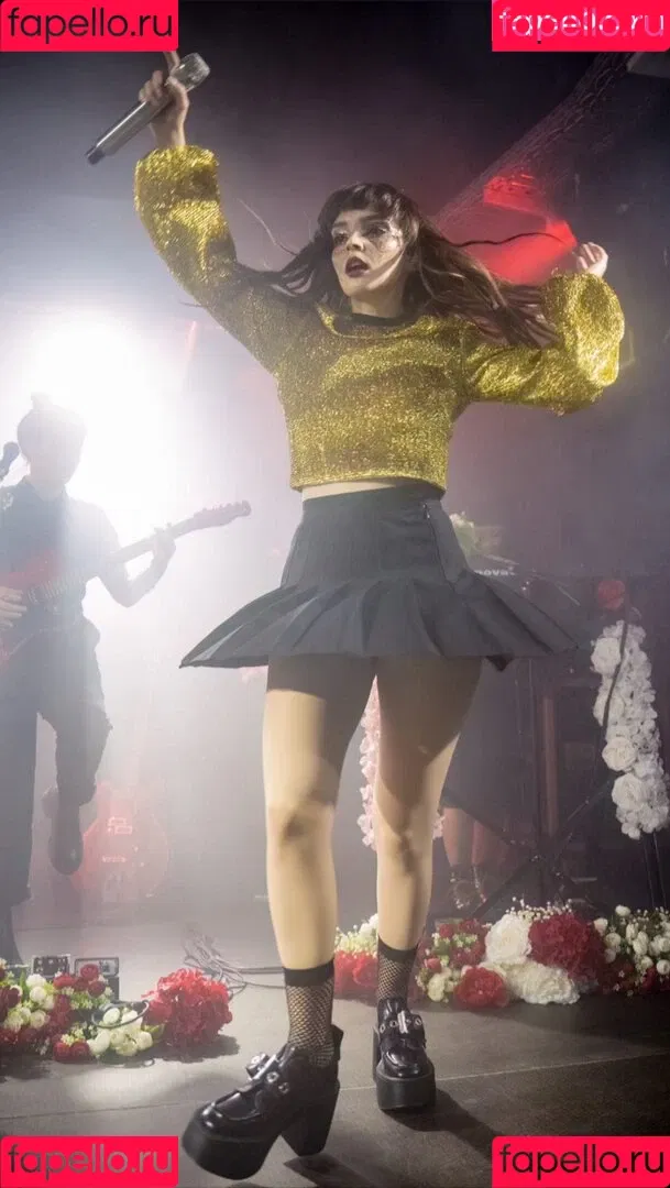 Lauren Mayberry Onlyfans Photo Gallery 