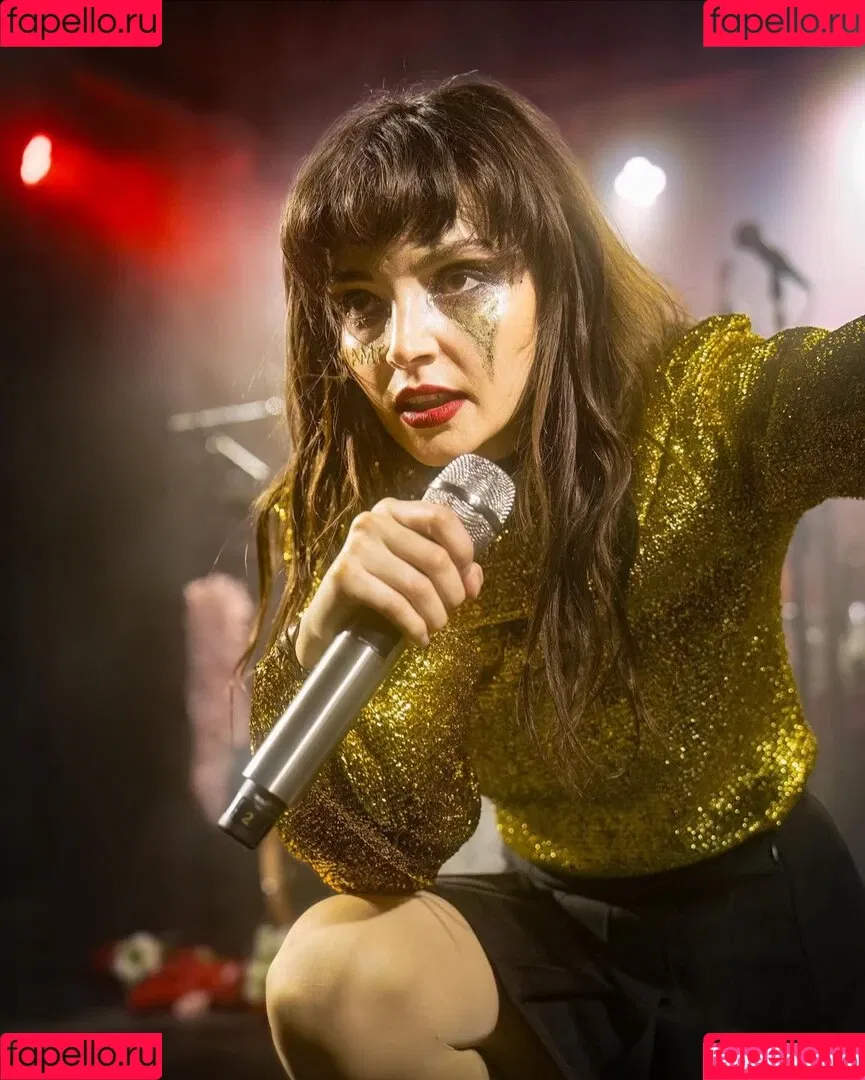 Lauren Mayberry Onlyfans Photo Gallery 