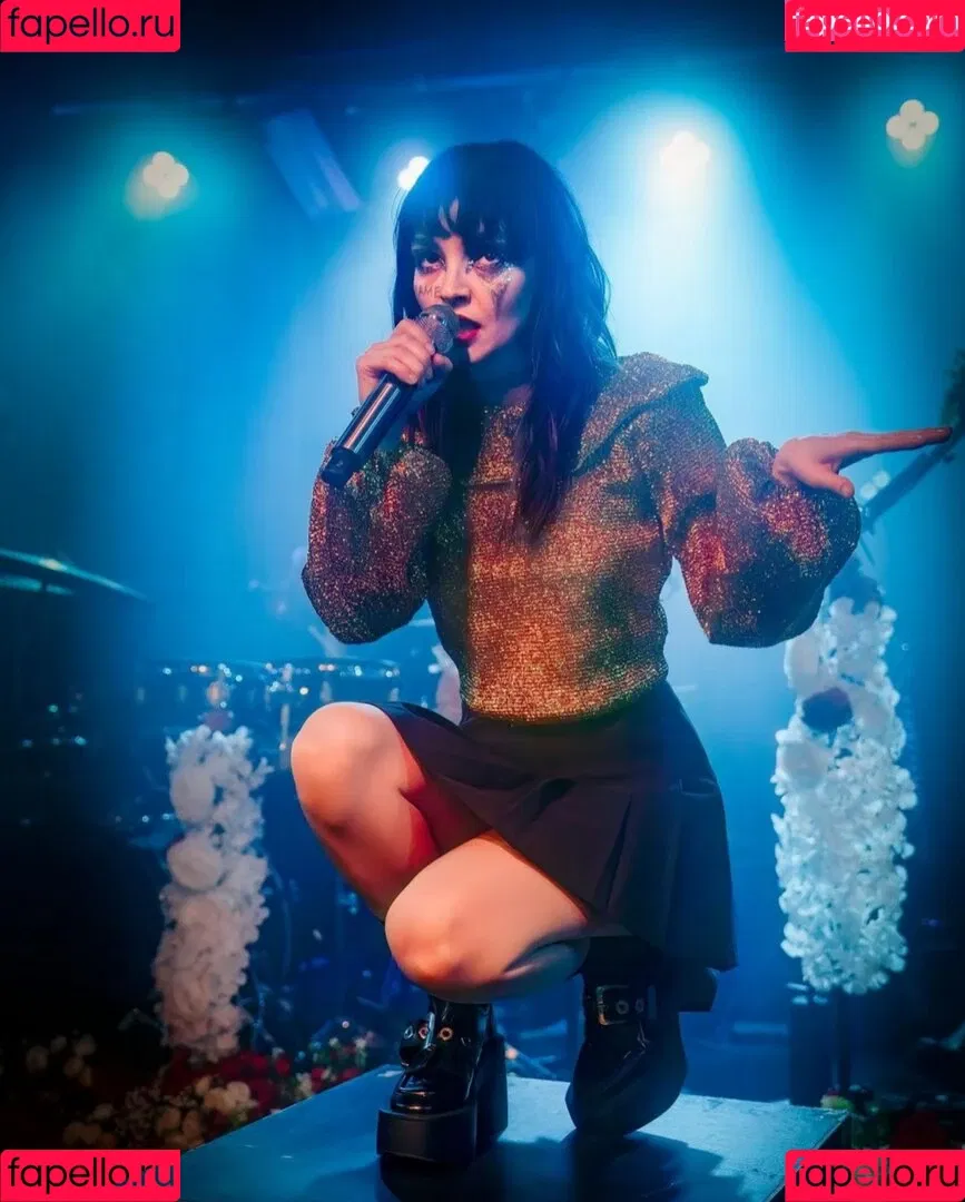 Lauren Mayberry Onlyfans Photo Gallery 