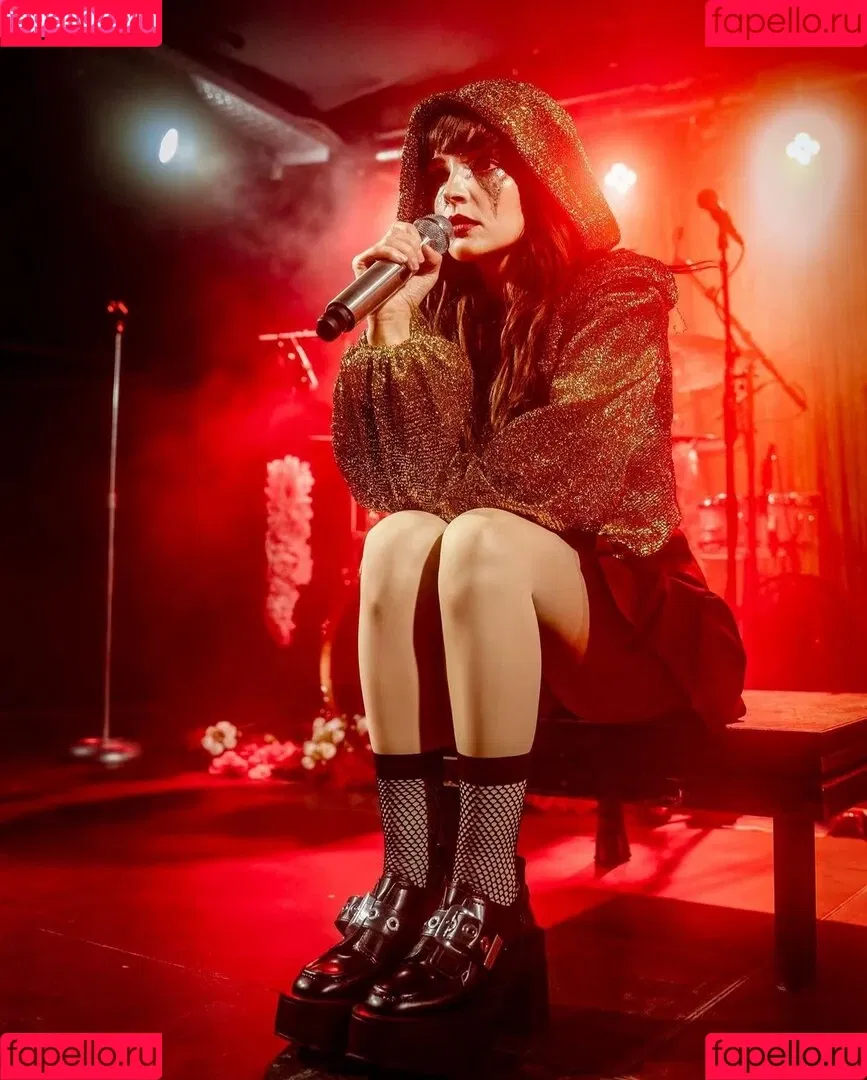Lauren Mayberry Onlyfans Photo Gallery 