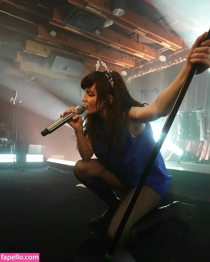 Lauren Mayberry Onlyfans Photo Gallery 