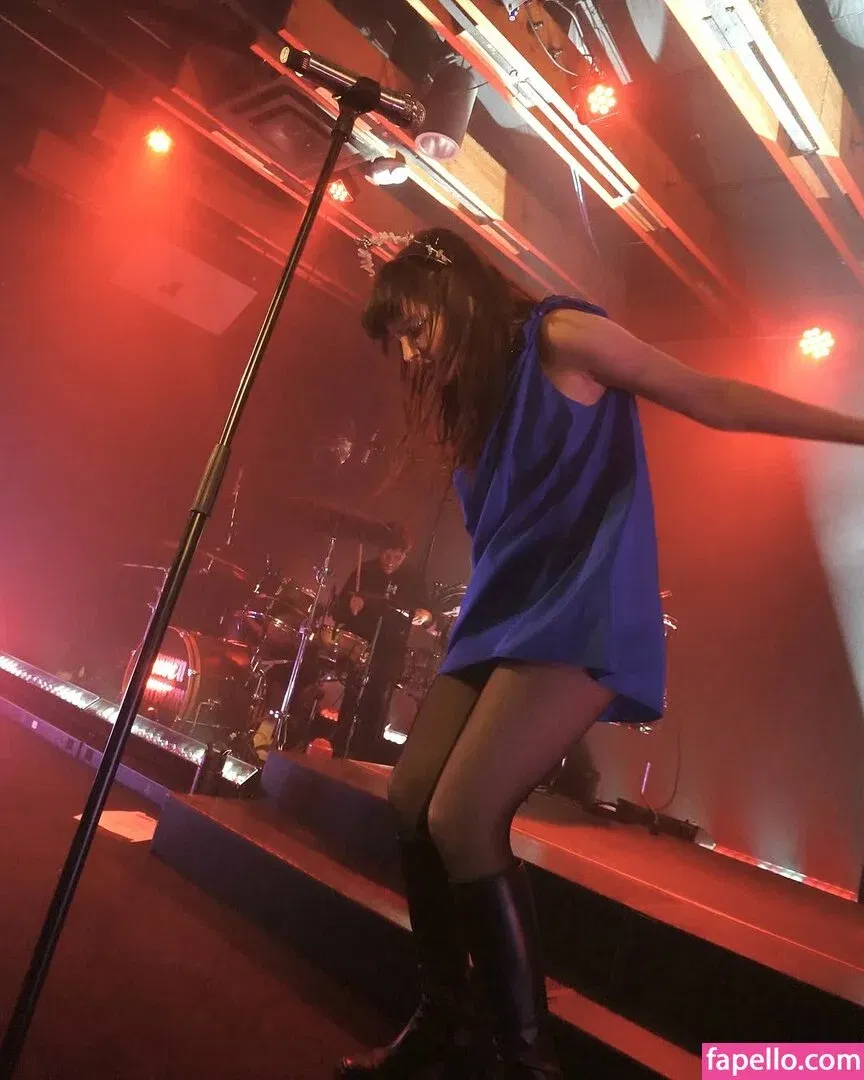 Lauren Mayberry Onlyfans Photo Gallery 