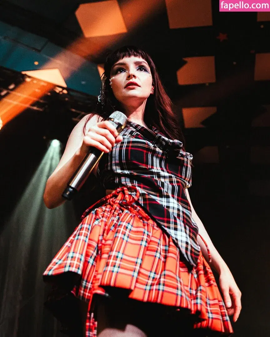 Lauren Mayberry Onlyfans Photo Gallery 