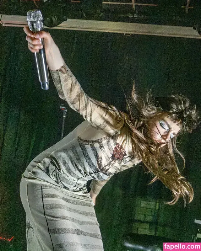 Lauren Mayberry Onlyfans Photo Gallery 