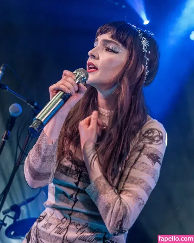 Lauren Mayberry Onlyfans Photo Gallery 