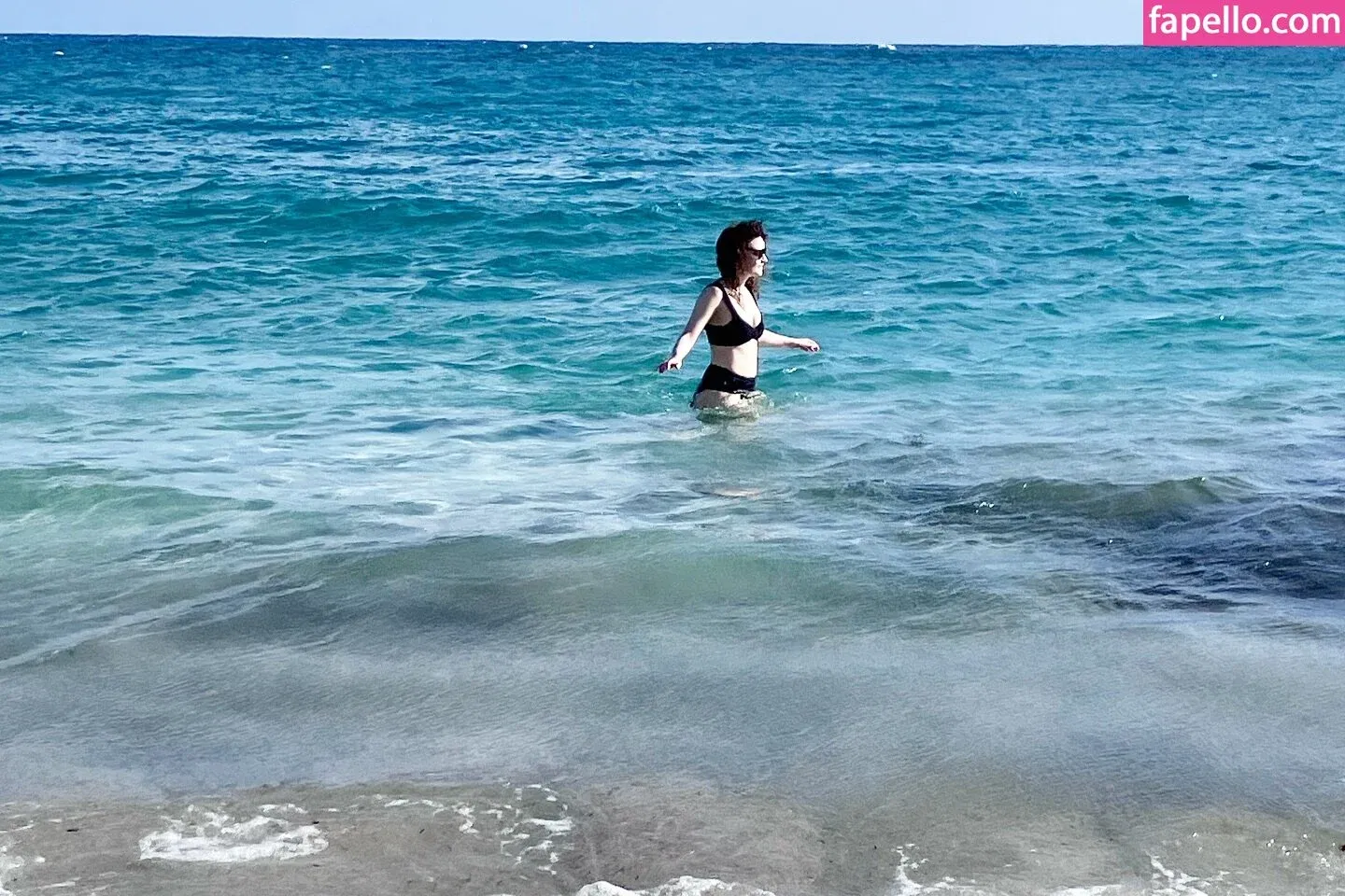 Lauren Mayberry Onlyfans Photo Gallery 