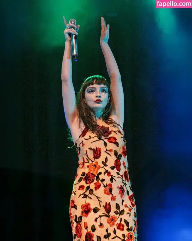 Lauren Mayberry Onlyfans Photo Gallery 