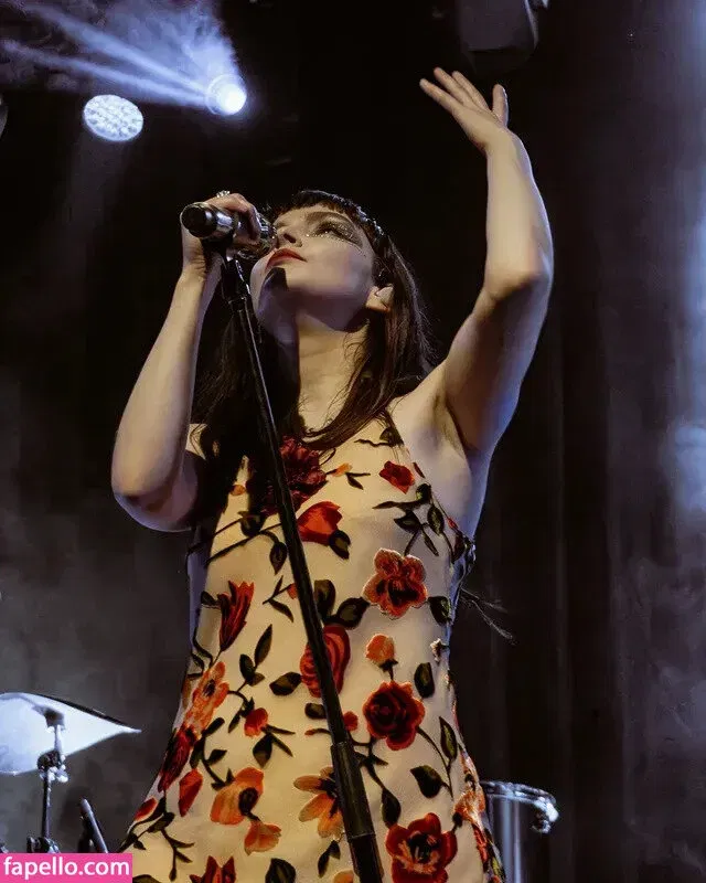 Lauren Mayberry Onlyfans Photo Gallery 