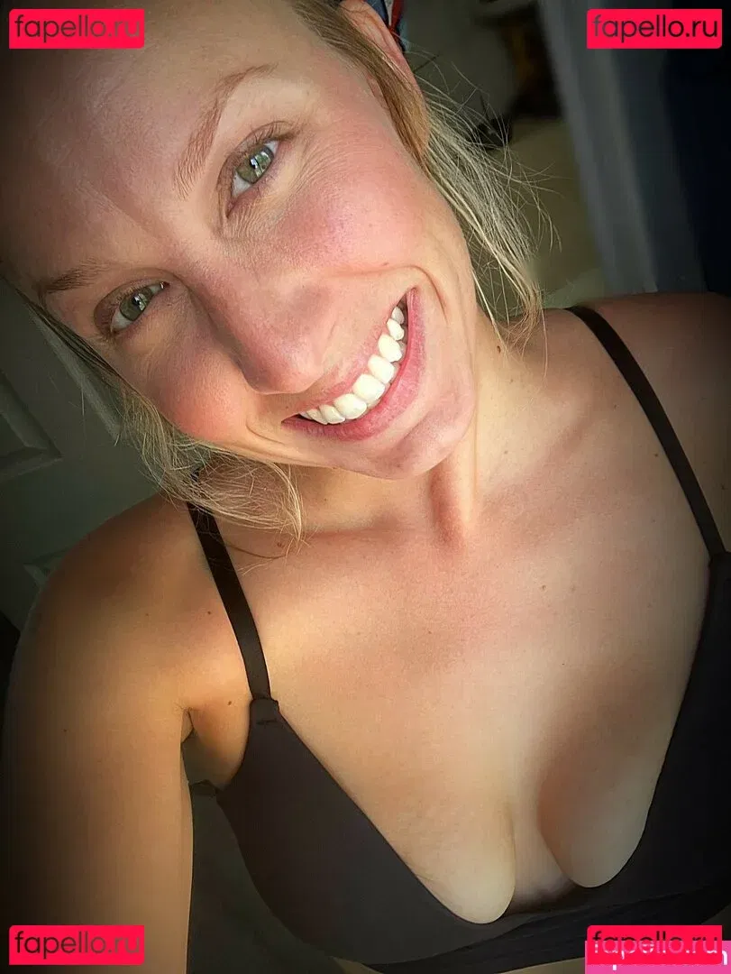 urm0m Onlyfans Photo Gallery 