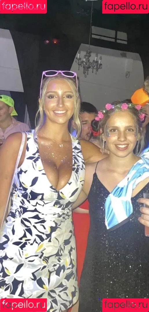 BustyAna Onlyfans Photo Gallery 
