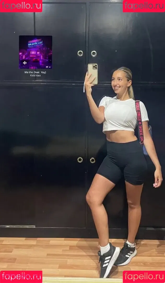 BustyAna Onlyfans Photo Gallery 