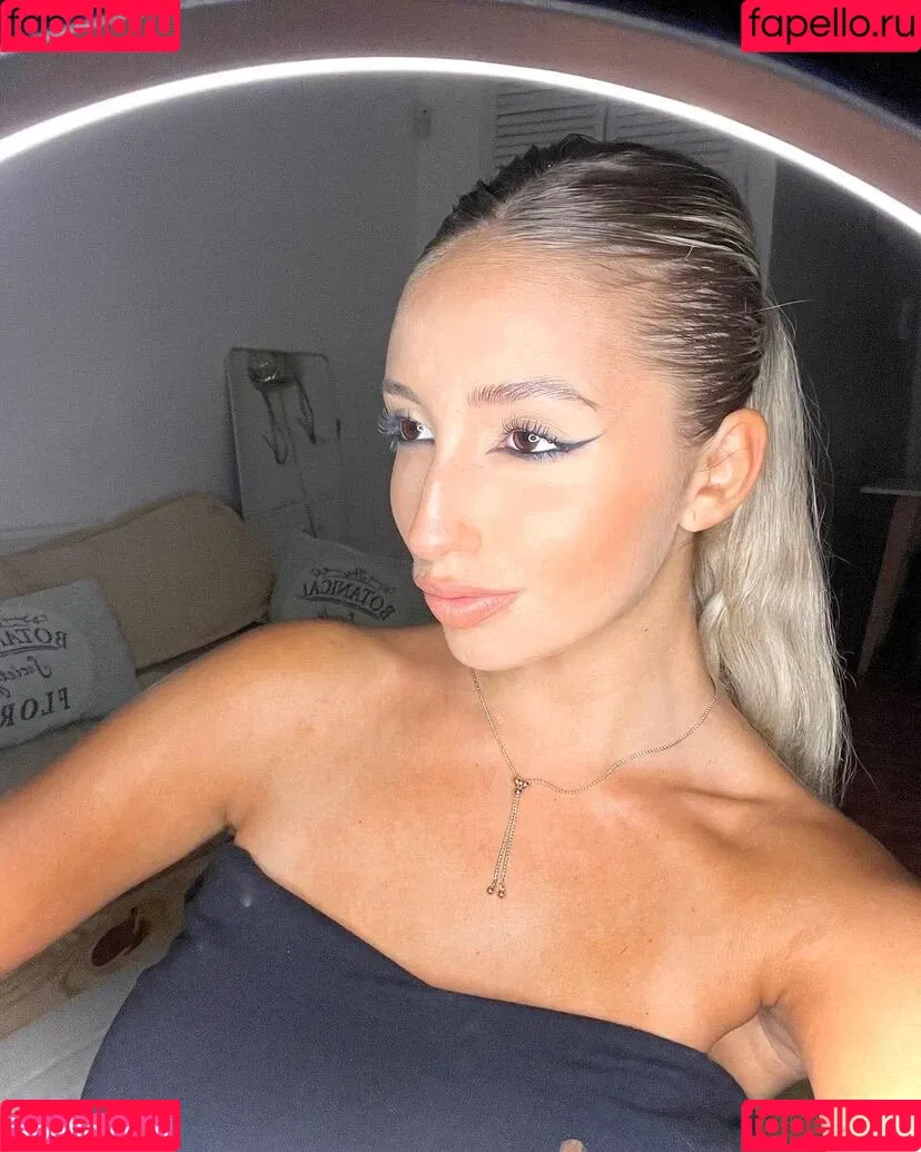 BustyAna Onlyfans Photo Gallery 