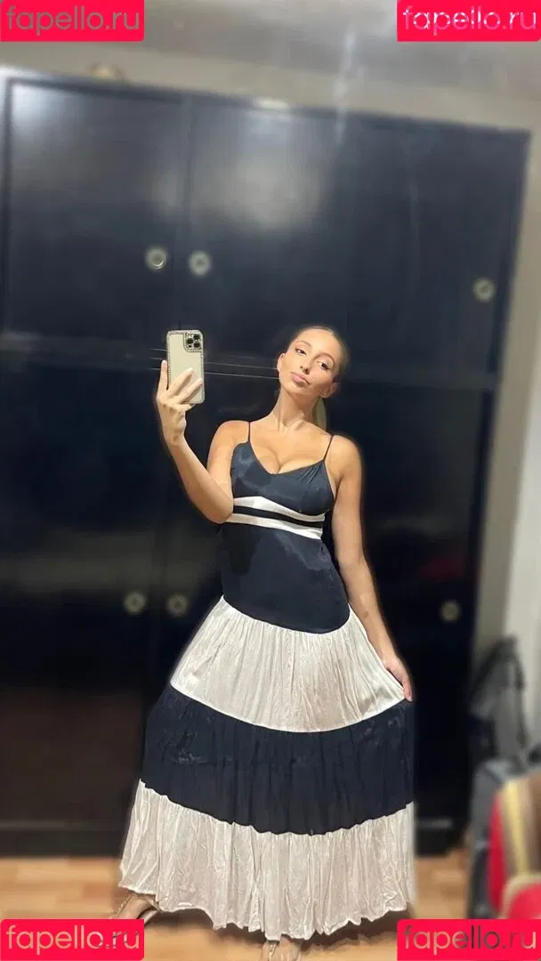 BustyAna Onlyfans Photo Gallery 