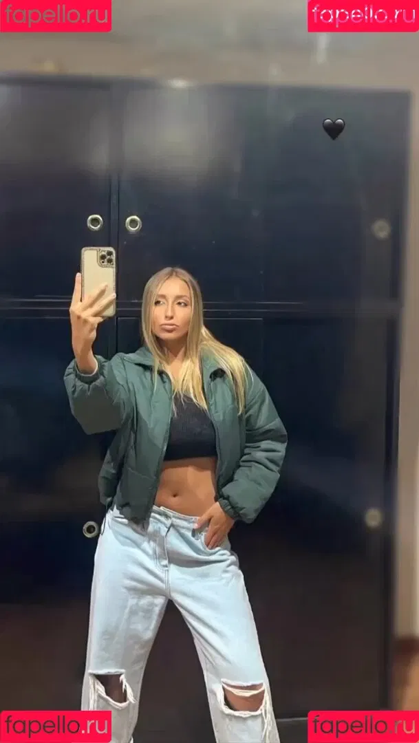 BustyAna Onlyfans Photo Gallery 