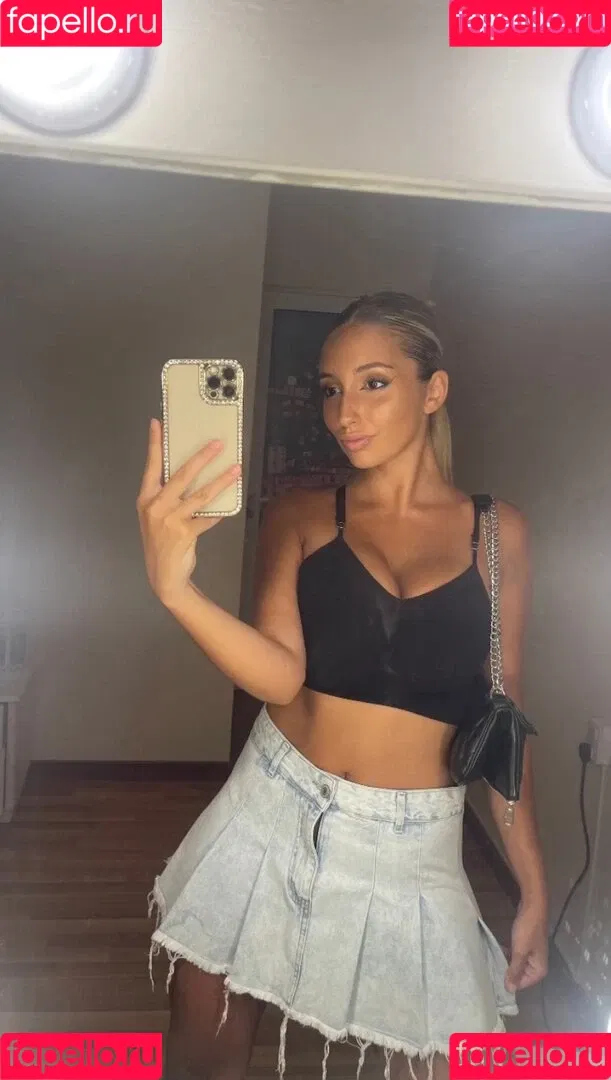 BustyAna Onlyfans Photo Gallery 