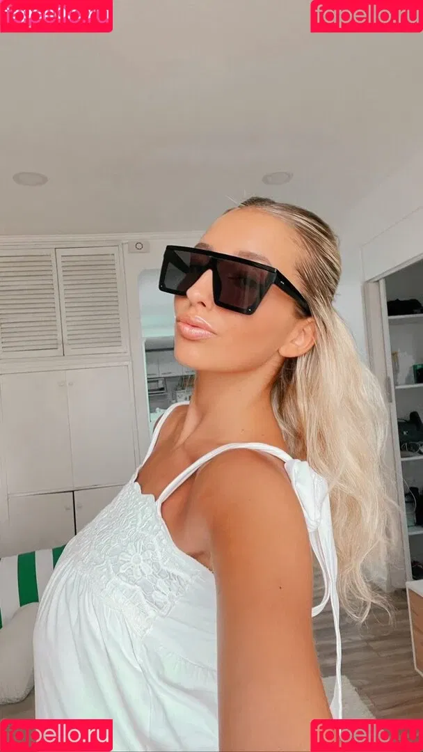 BustyAna Onlyfans Photo Gallery 