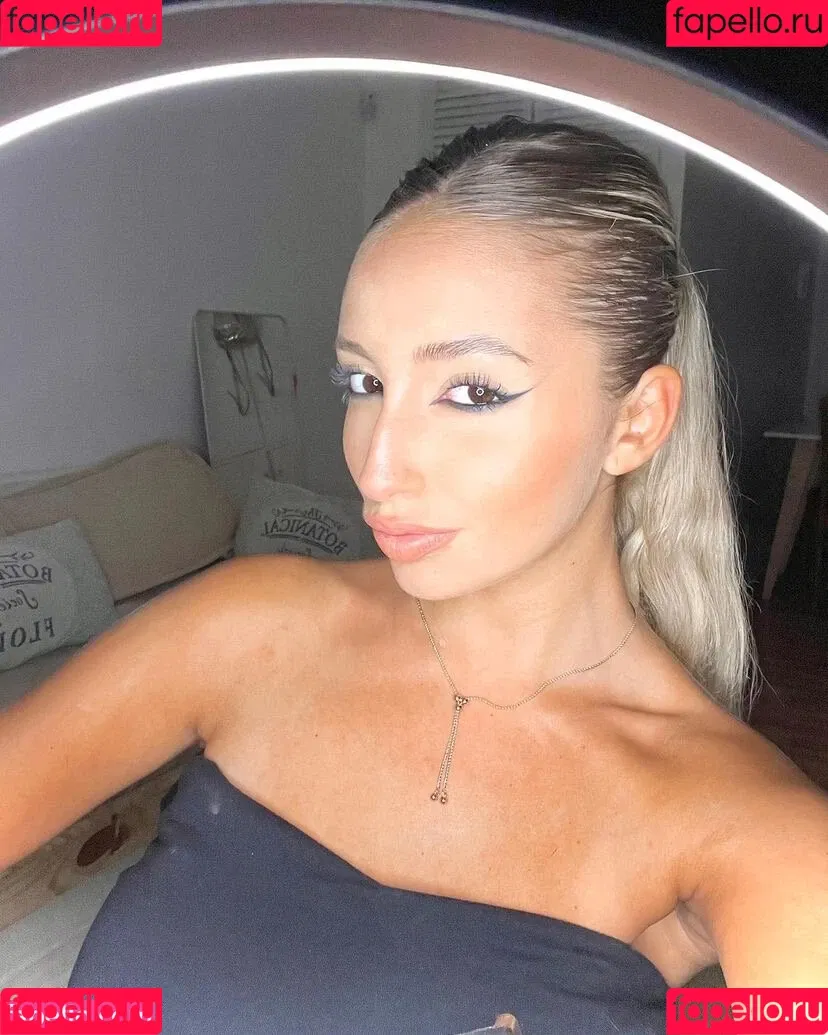 BustyAna Onlyfans Photo Gallery 