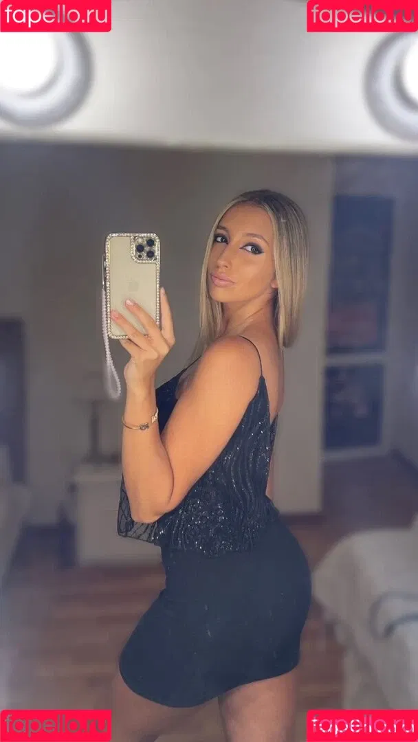 BustyAna Onlyfans Photo Gallery 
