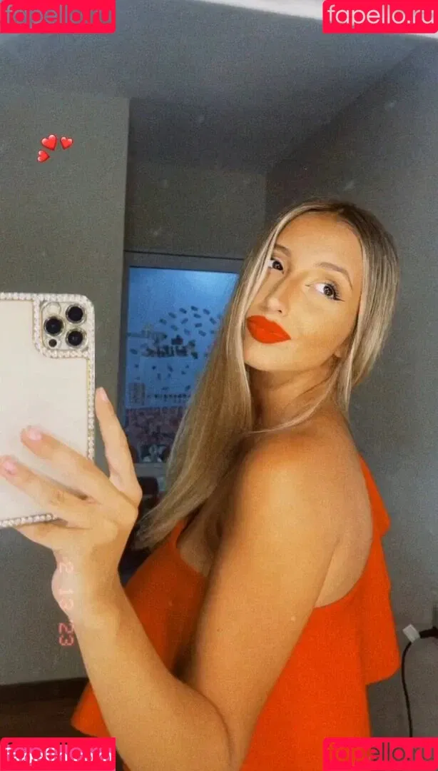 BustyAna Onlyfans Photo Gallery 