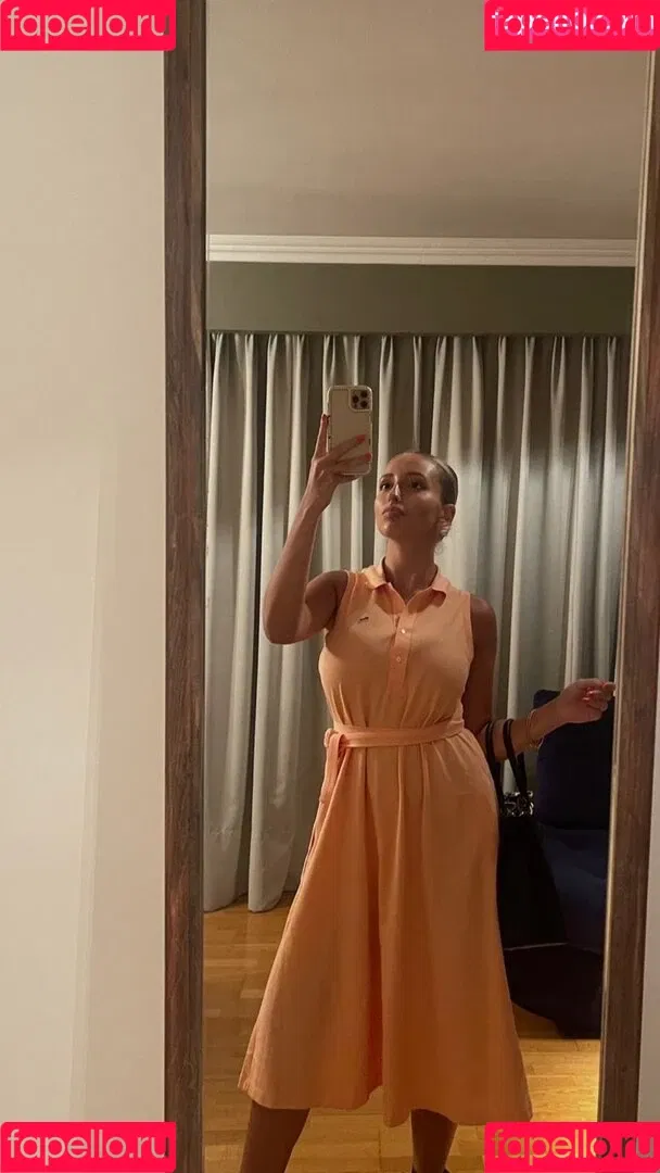 BustyAna Onlyfans Photo Gallery 