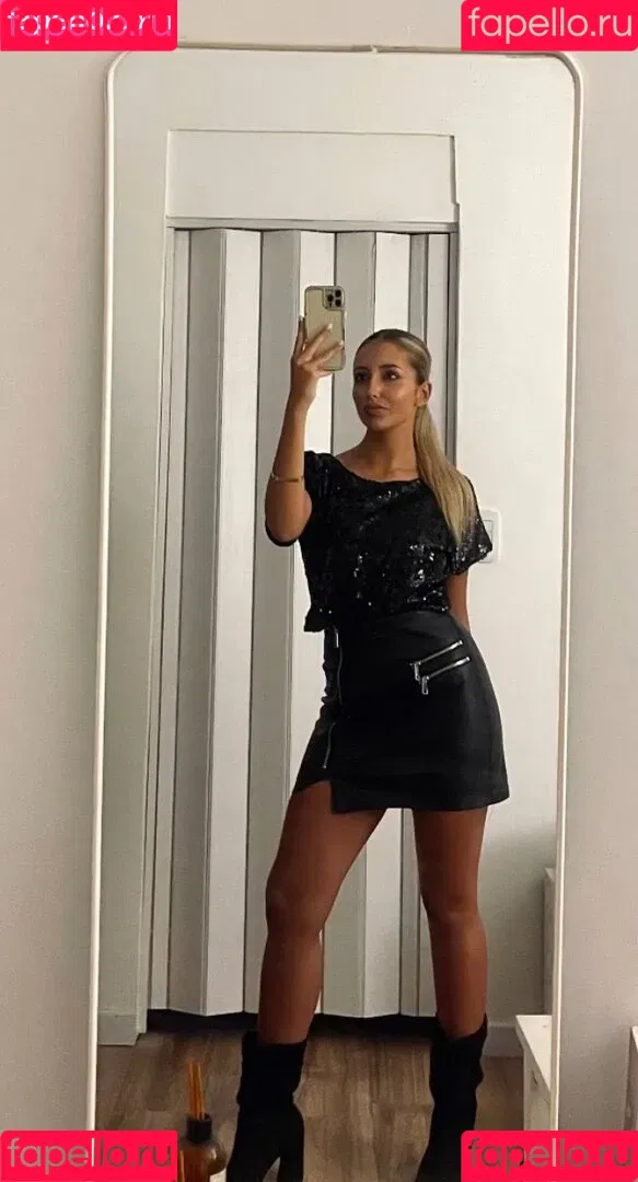 BustyAna Onlyfans Photo Gallery 