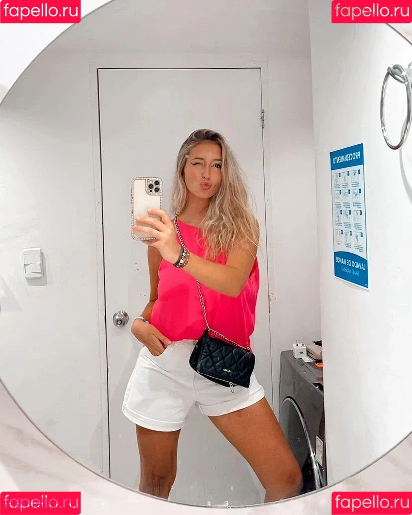BustyAna Onlyfans Photo Gallery 