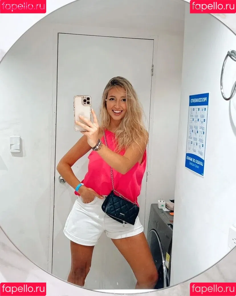 BustyAna Onlyfans Photo Gallery 
