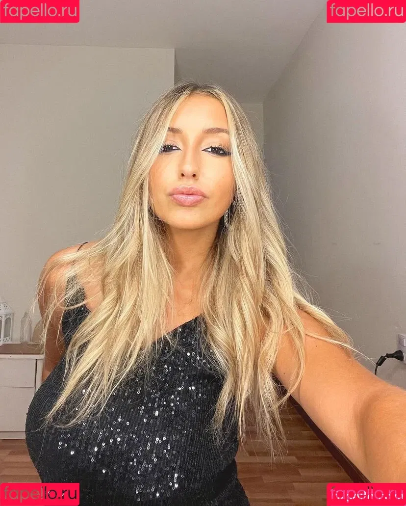 BustyAna Onlyfans Photo Gallery 