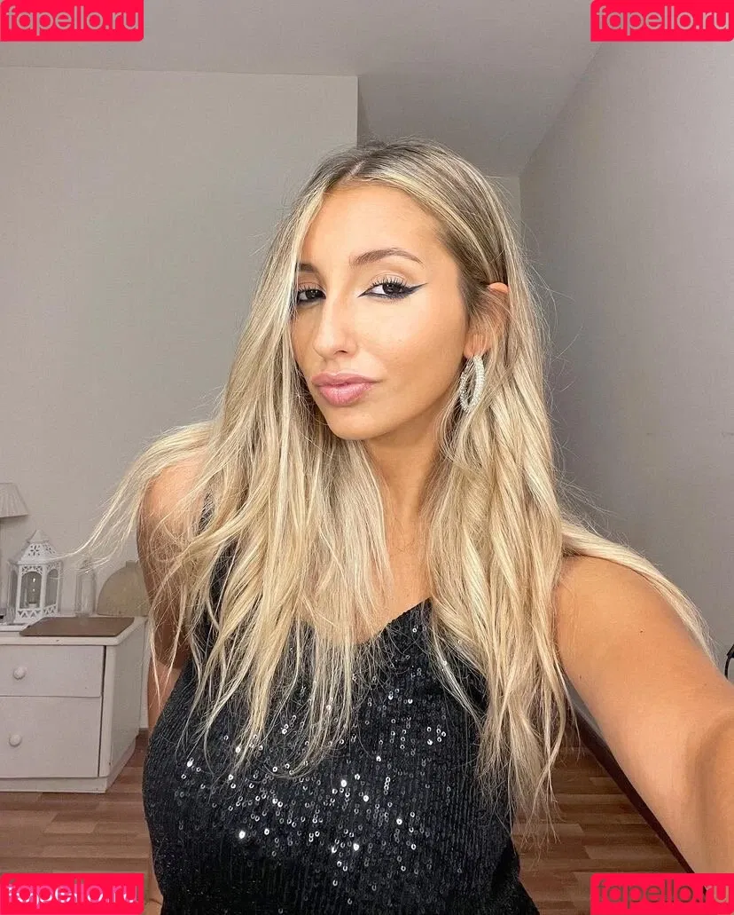 BustyAna Onlyfans Photo Gallery 