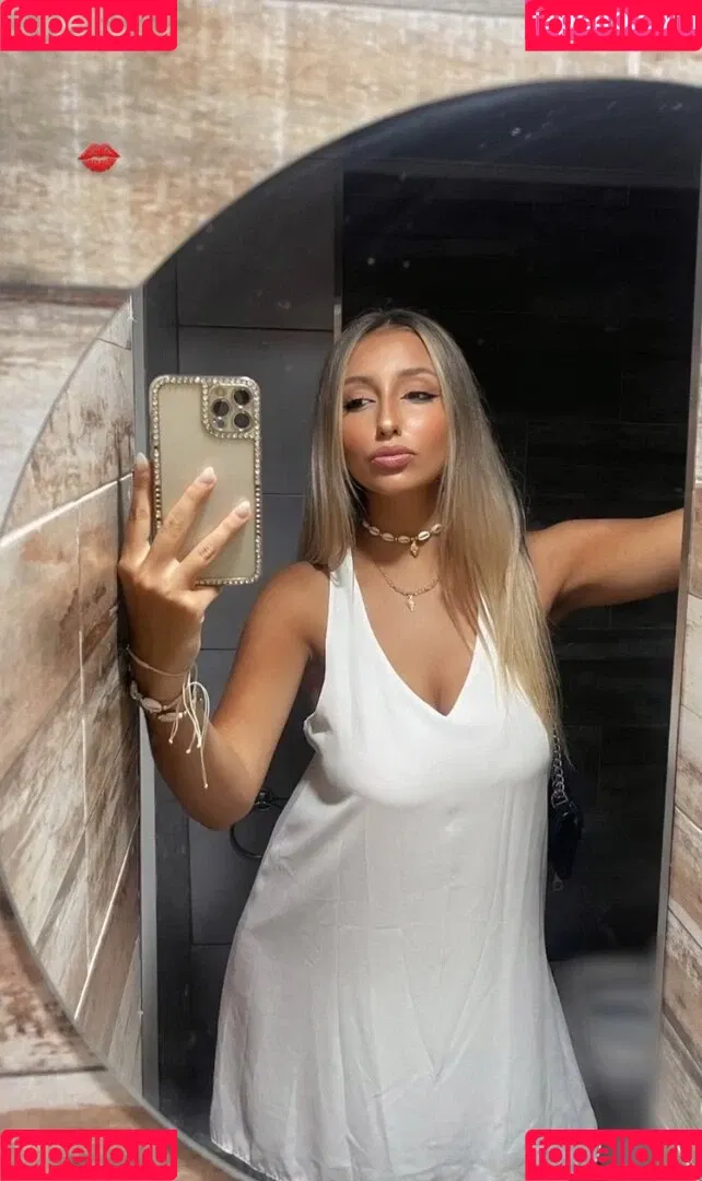 BustyAna Onlyfans Photo Gallery 