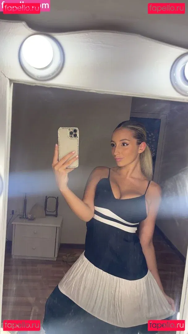 BustyAna Onlyfans Photo Gallery 