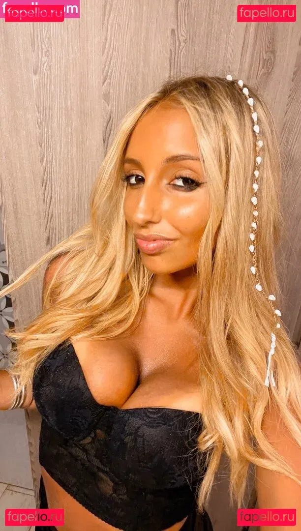 BustyAna Onlyfans Photo Gallery 