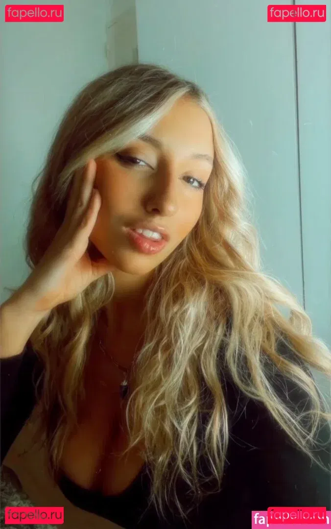 BustyAna Onlyfans Photo Gallery 