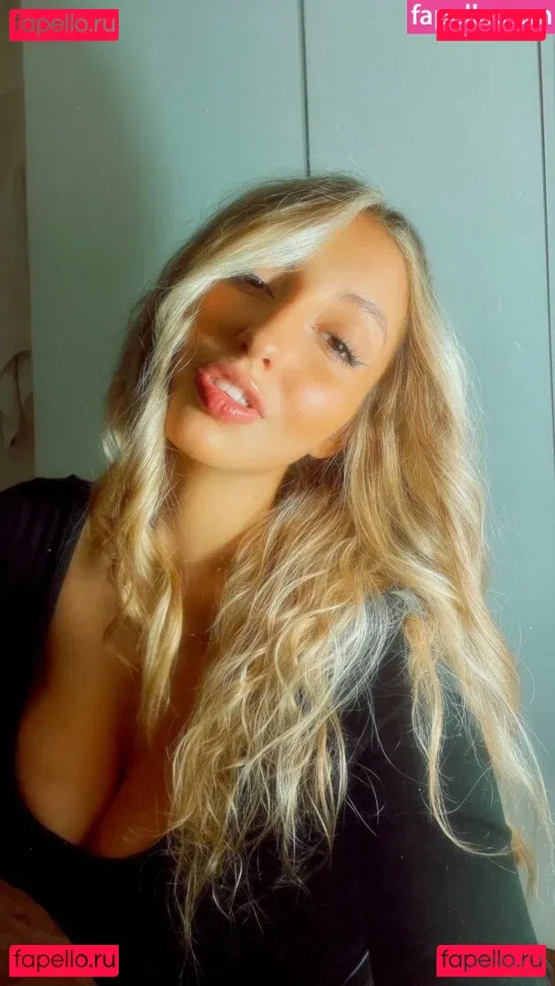 BustyAna Onlyfans Photo Gallery 