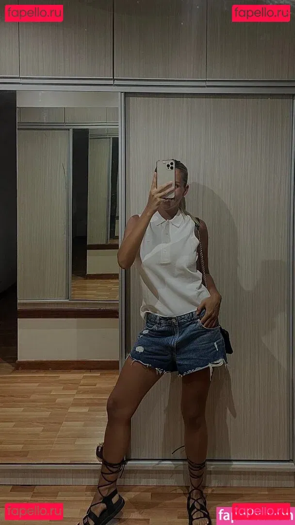 BustyAna Onlyfans Photo Gallery 