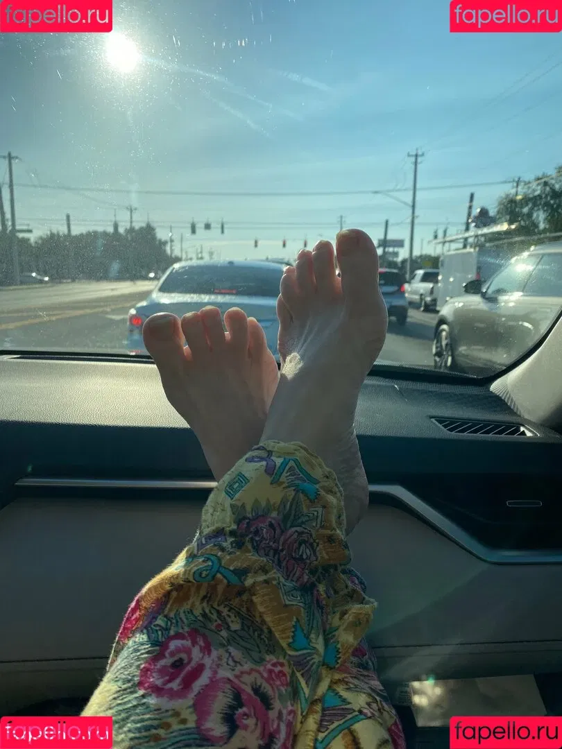 theleilanilei Onlyfans Photo Gallery 