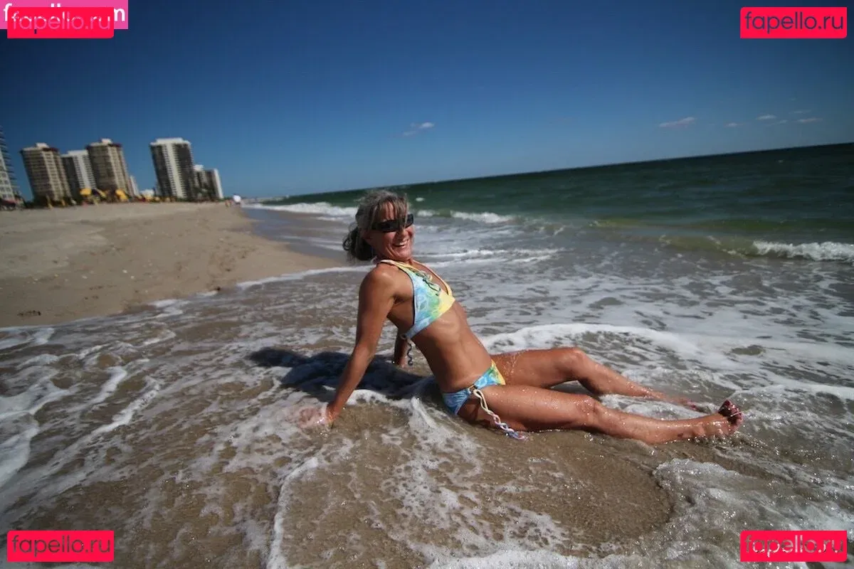 theleilanilei Onlyfans Photo Gallery 