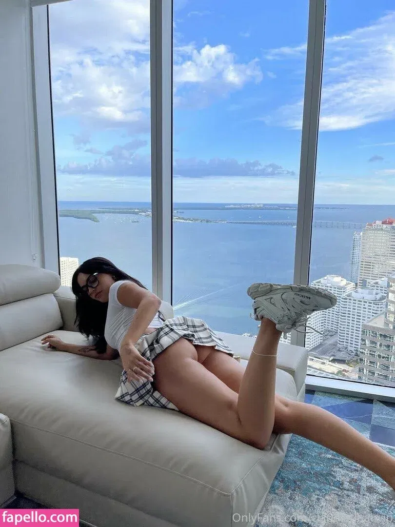 Claudia Tihan Onlyfans Photo Gallery 