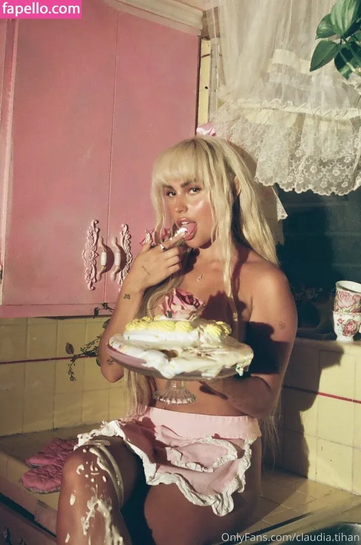 Claudia Tihan Onlyfans Photo Gallery 