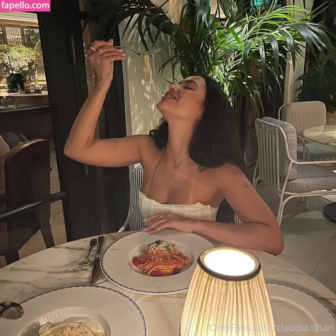 Claudia Tihan Onlyfans Photo Gallery 