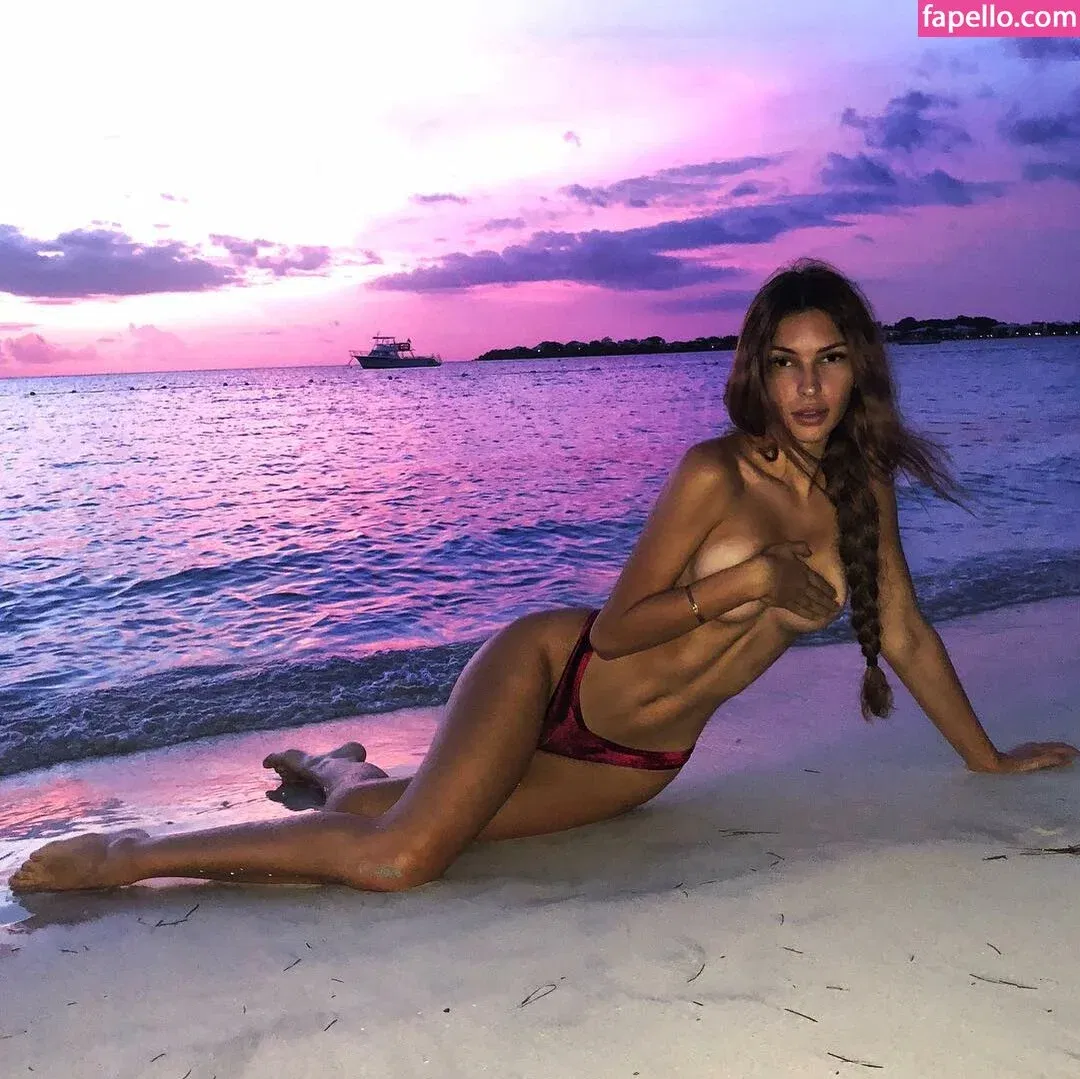 Claudia Tihan Onlyfans Photo Gallery 