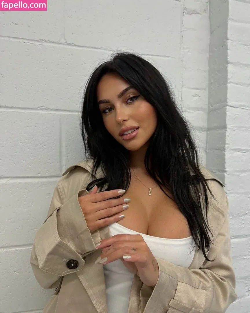 Claudia Tihan Onlyfans Photo Gallery 