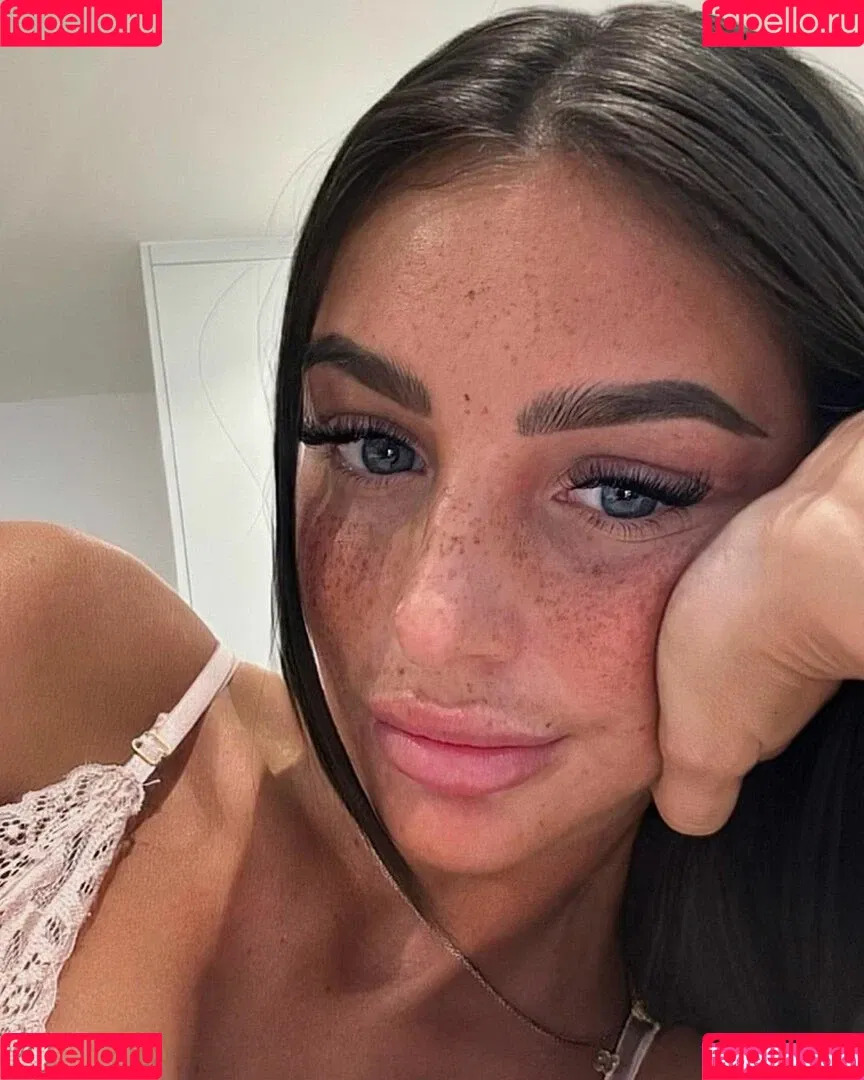 Maddy Cheary Onlyfans Photo Gallery 