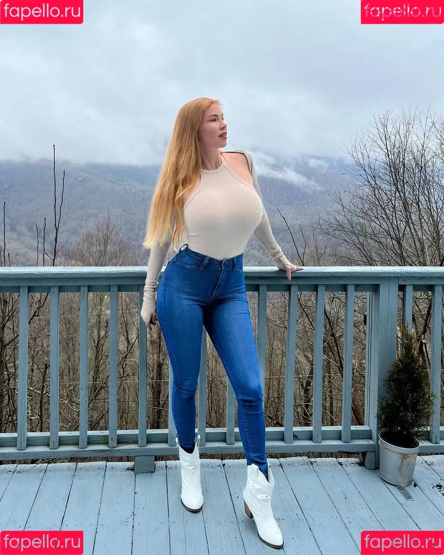 Elizabeth Ostrander Onlyfans Photo Gallery 