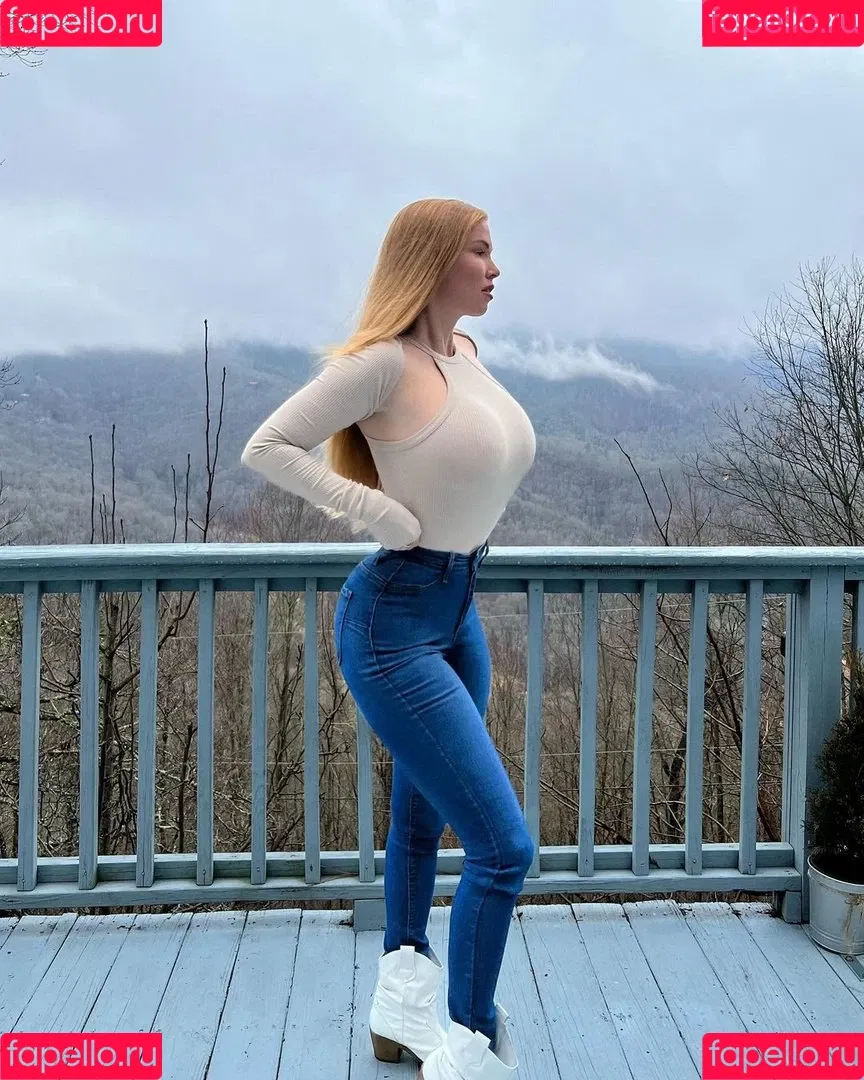 Elizabeth Ostrander Onlyfans Photo Gallery 