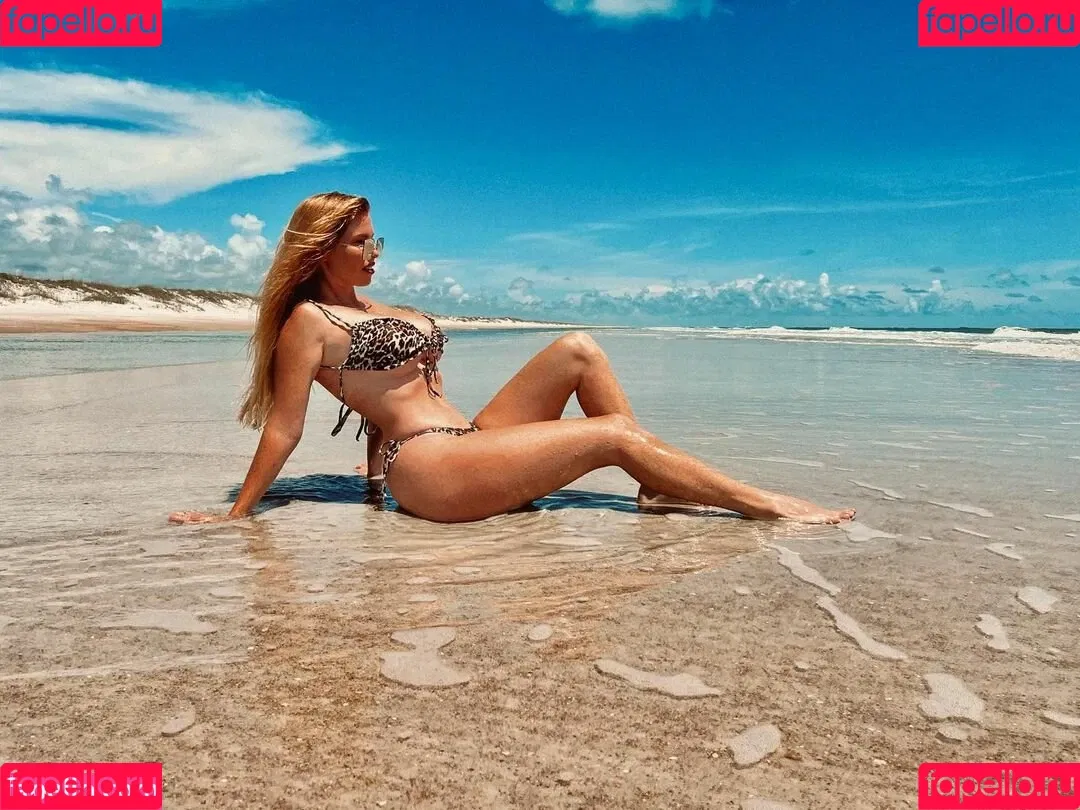 Elizabeth Ostrander Onlyfans Photo Gallery 